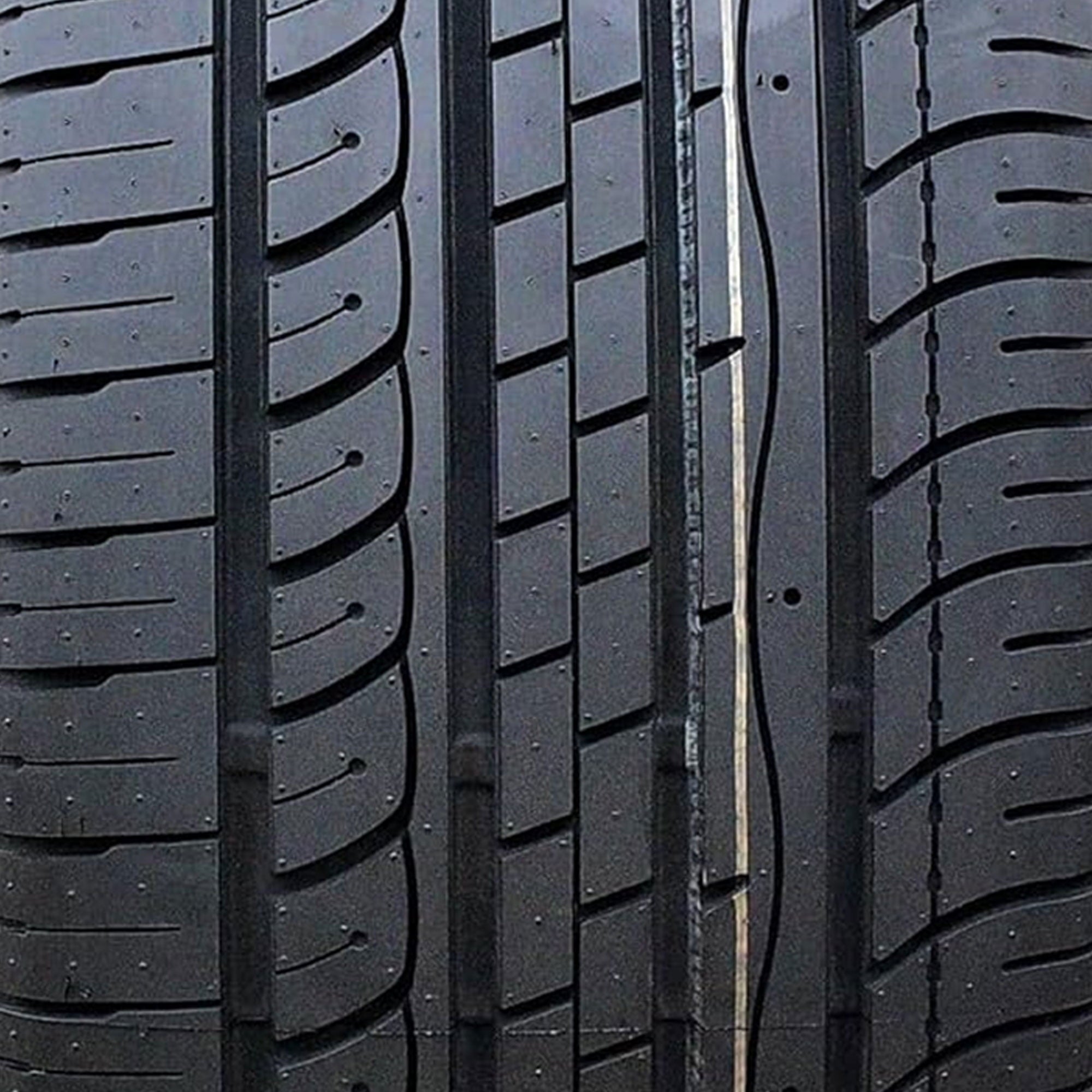 Fullrun F7000 All Season 235/40ZR18 95W XL Passenger Tire FullRun