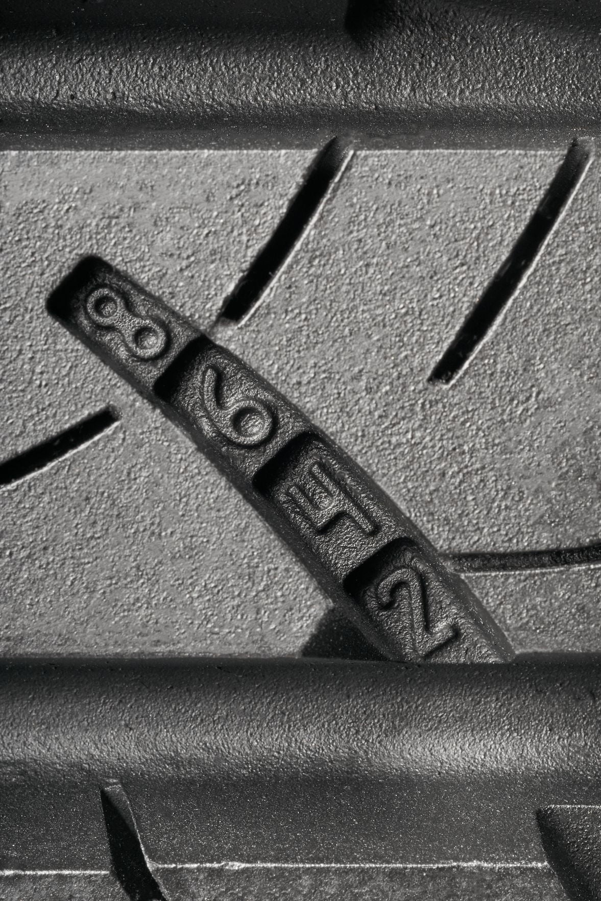 Goodyear Assurance Outlast 205/65R16 95H All-Season Tire Goodyear